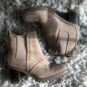 UGG Women's Hazel Ankle Boot